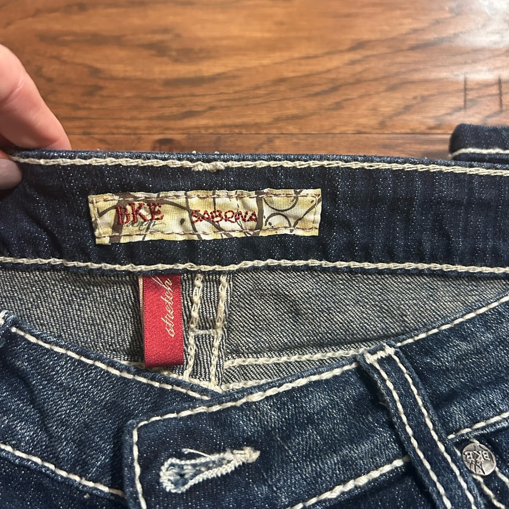 Woman's casual BKE Dark Blue Boot Cut Jeans
Sabrina stretch 29 X 31L Like new - Picture 4 of 5